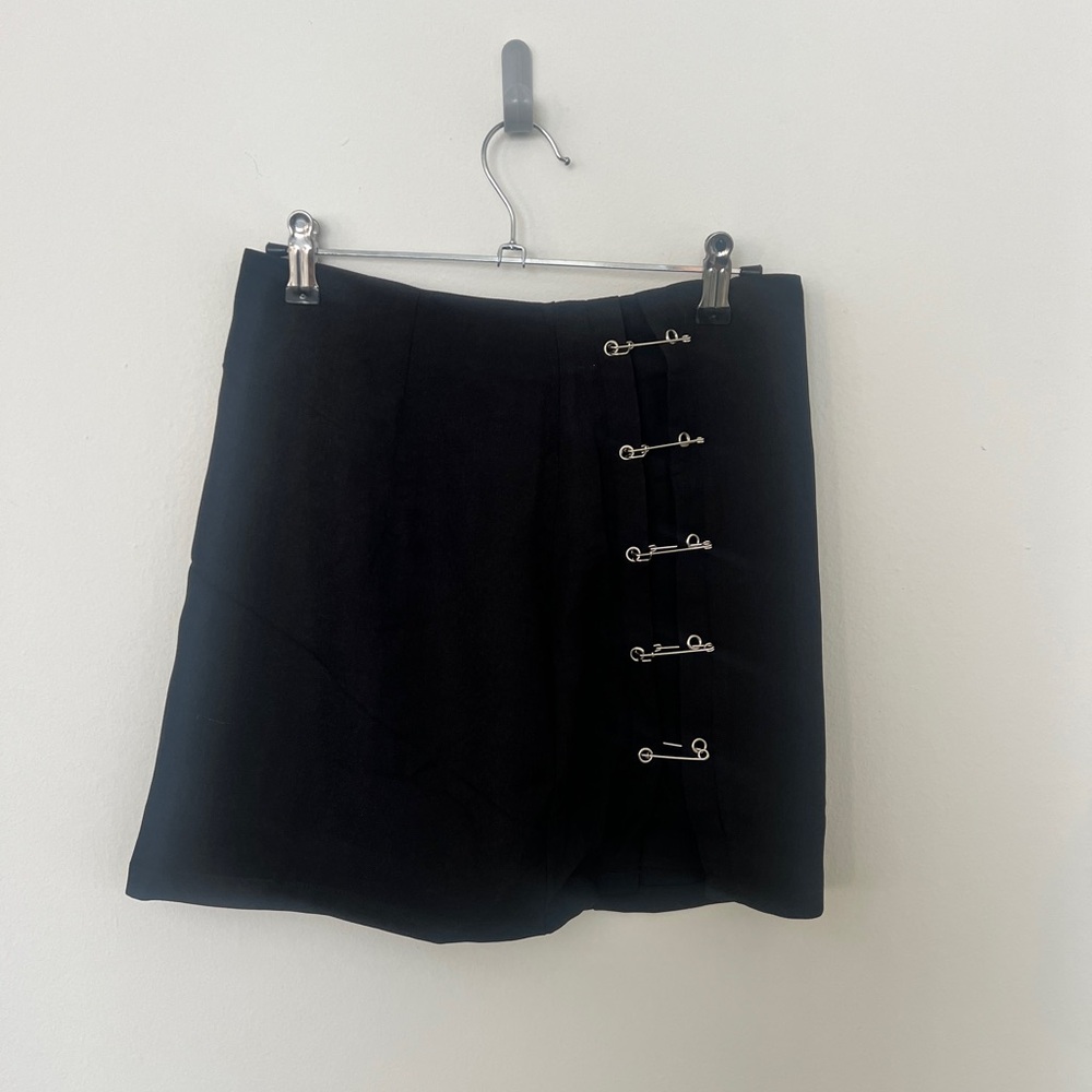 Cider Black Safety Pin mini skirt